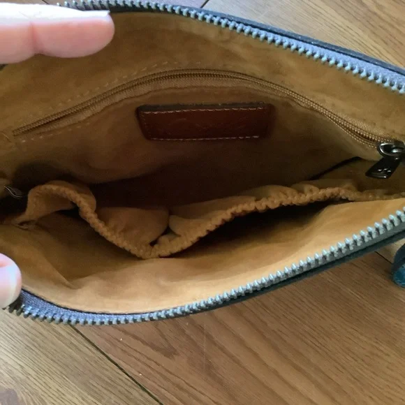 Patricia Nash Blue Coral Floral Tooled Leather Wristlet - Picture 7 of 15